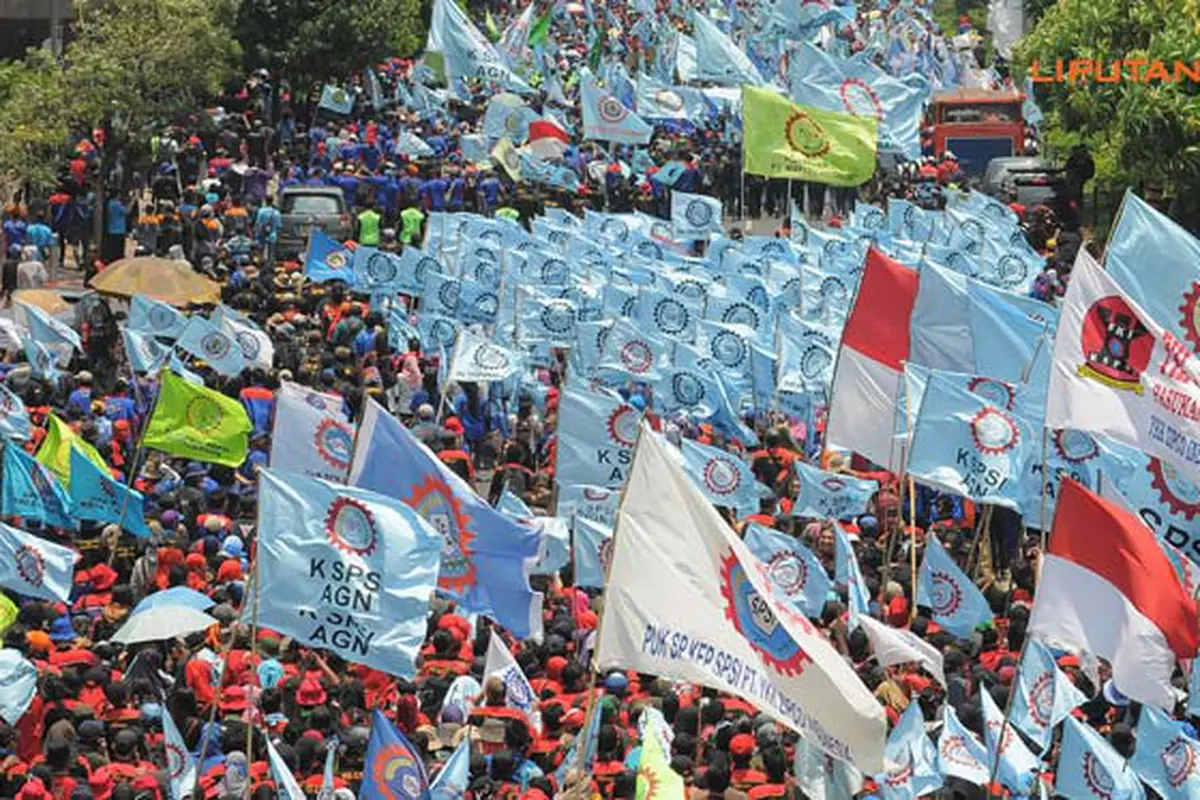 demo-buruh-131021c.jpg