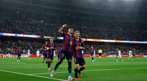 Pemain Barcelona Raphinha merayakan gol bersama Gavi (kanan) dalam laga La Liga Spanyol antara Barcelona vs Racing Santander di Barcelona, Spanyol, Rabu, 16 September 2026. (AP Photo/Joan Monfort)