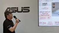 Riandanu Madi Utomo, Country Technical Public Relation Asus dalam acara peluncuran Vivobook S14 OLED di Jakarta, Kamis (12/9/2024). (Liputan6.com/ Yuslianson)