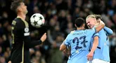 Pemain depan Manchester City, Erling Haaland (kanan) bersama Matheus Nunes merayakan golnya pada matchday 3 Liga Champions 2024/2025 melawan Sparta Praha di Stadion Etihad, Manchester, Inggris, pada Rabu 23 Oktober 2024 atau Kamis 24 Oktober 2024 dini hari WIB. (Oli SCARFF/AFP)