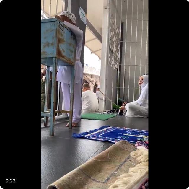 6 Potret Kejadian Lucu Lebaran 2024, Tingkah Bocil Meresahkan Bikin Tepuk Jidat