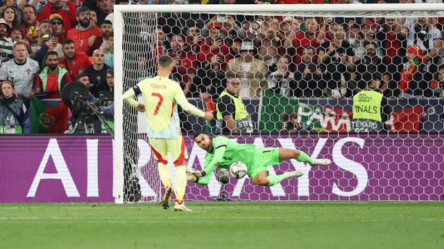 Foto: Cristiano Ronaldo Bawa Portugal Juara UEFA Nations League