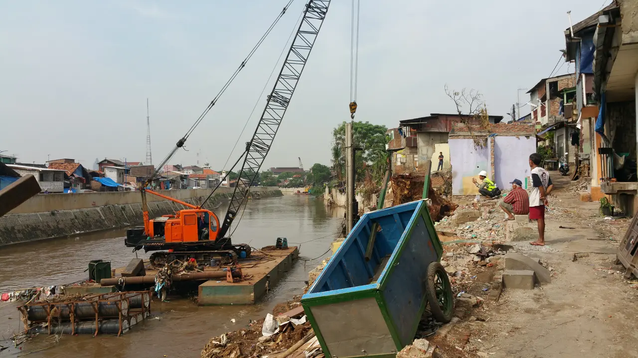 Pengerjaan normalisasi Kali Ciliwung di kawasan Bukit Duri mulai dilakukan Pemprov DKI.