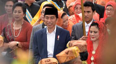[Bintang] Jokowi dan Iriana Medan