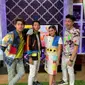 Potret Angga Putra Bareng Host #3xtra0rdinary Love. (Sumber: Intagram.com/anggaptrh)