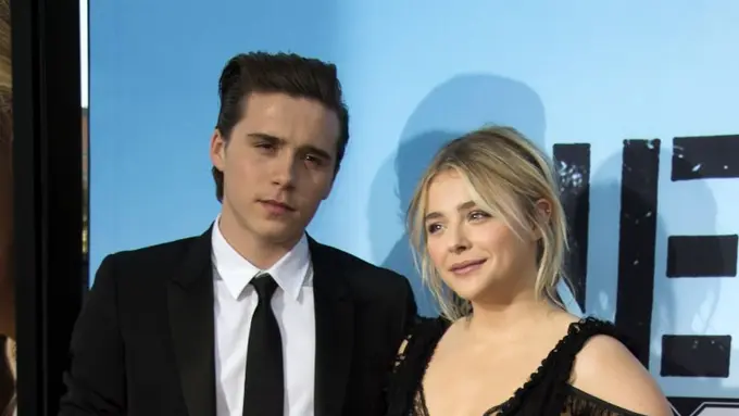 [Bintang] Balikan, Ini Potret Kemesraan Brooklyn Beckham-Chloe Grace Moretz