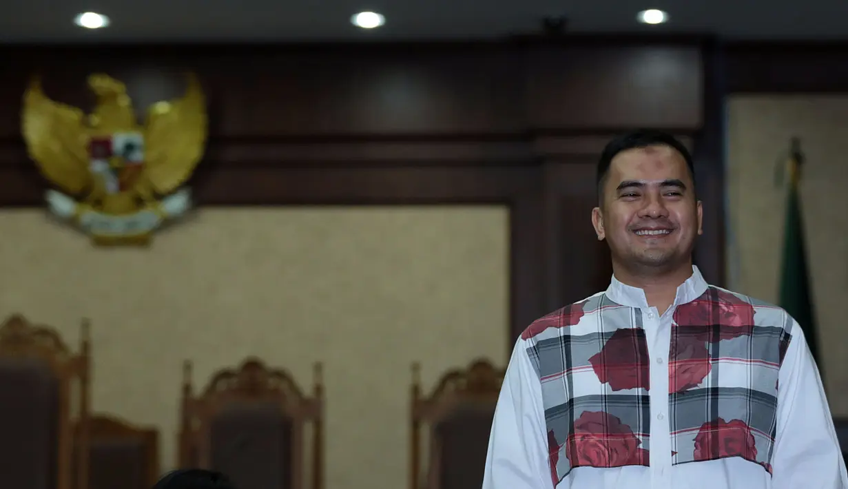 Menjadi salah satu tahanan KPK, Saipul Jamil mengaku memiliki banyak waktu untuk menciptakan lagu. Sebuah lagu diciptakan berjudul KPK yang menceritakan dari sisi romantisnya. (Deki Prayoga/Bintang.com)