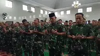 TNI Gelar Salat Gaib untuk Tiga Prajurit Gugur Terkena Serangan di Lebanon