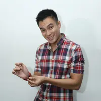 "Bulan puasa sepertinya emang ngurangin jadwal syuting dulu. Lagi mau fokus di bisnis yang aku rintis di bidang kuliner," kata Baim Wong ditemui Bintang.com di kawasan Kebon Jeruk, Jakarta Barat, Senin (23/5/2016). (Andy Masela/Bintang.com)