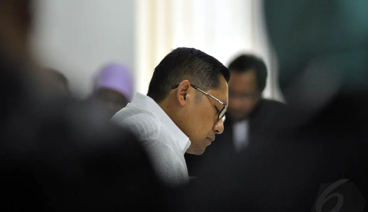 Anas Urbaningrum diseret ke meja hijau terkait kasus dugaan penerimaan gratifikasi terkait proyek Hambalang, kasus pencucian uang, serta proyek lain, Jakarta, (24/9/14). (Liputan6.com/Miftahul Hayat)