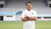 Mundari Karya, pelatih Isenmulang Kalteng FC. (Dok. ileague.id)