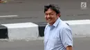 Mantan CEO Citilink Albert Burhan tersenyum usai diperiksa di Gedung KPK, Jakarta, Jumat (26/1). Albert diperiksa untuk tersangka Emirsyah Satar. (Liputan6.com/Herman Zakharia)