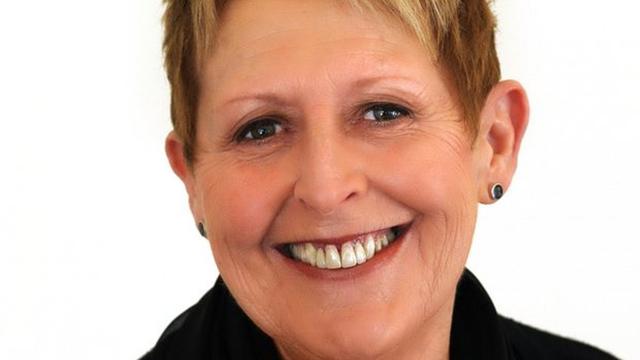 Penulis Terkenal Australia Nyaris Pingsan Ditahan di Bandara AS