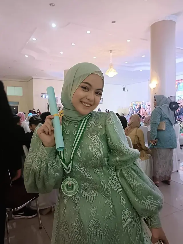 6 Momen Kelulusan Putri DA 4 dari SMA, Penuh Bahagia