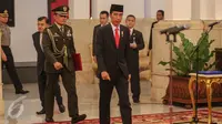 Presiden Jokowi bersiap melantik sembilan orang yang akan bertugas sebagai Komisi Kejaksaan 2015-2019 di Istana Negara, Jakarta, Kamis (6/7/2015). Komisi ini tugasnya untuk mengawasi kinerja seluruh jaksa yang ada di Indonesia.(Liputan6.com/Faizal Fanani)