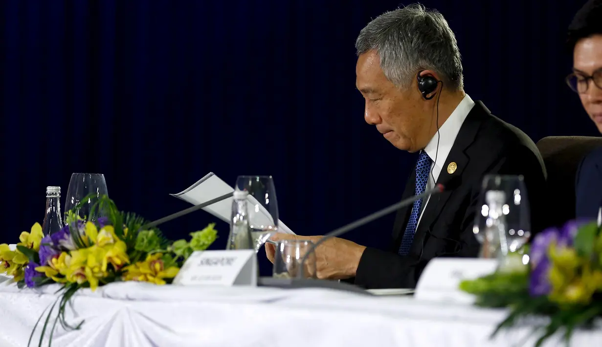 Perdana Menteri Singapura Lee Hsien Loong saat melakukan pertemuan Konferensi Tingkat Tinggi (KTT) Tahunan Forum Kerja Sama Ekonomi Asia Pasifik (APEC) di Manila, Filipina, Rabu (18/11/2015). (REUTERS/Jonathan Ernst)