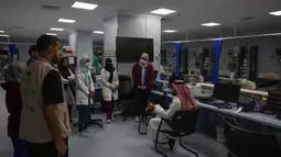 Tim medis Arab Saudi dari Rumah Sakit Darurat Mina mulai menyiapkan lokasi perawatan bagi jemaah yang akan melaksanakan ibadah haji. (HAZEM BADER/AFP)