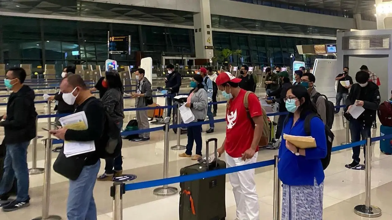 Calon penumpang pesawat tengah memproses keberangkatan domestik di Terminal 3 Bandara Soekarno-Hatta. Dok AP II