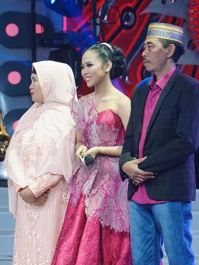 6 Potret Kedekatan Selfi LIDA dengan Mendiang Ayahnya, Penuh Kenangan