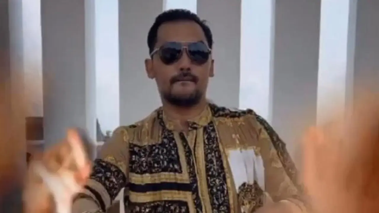 Dampak Pandemi Corona, Pengusaha Muda Ade Erwan Beralih Jual APD