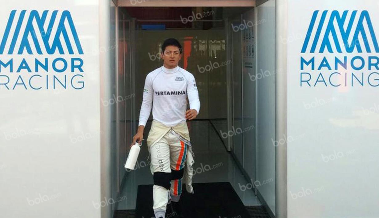 Pebalap Manor Racing asal Indonesia, Rio Haryanto, akan start dari posisi ke-22 dalam balapan F1 GP Spanyol di Sirkuit Catalunya, Spanyol, Minggu (15/5/2016). (Bola.com/Reza Khomaini)