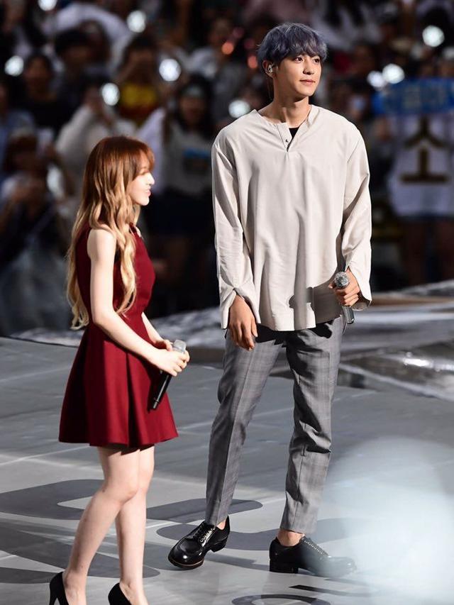 [Bintang] Seperti Tiang Listrik, Ini 8 Idol K-pop yang Tingginya di Atas Rata-rata