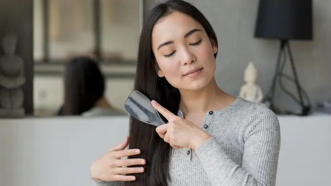 Gunakan Gua Sha di Kulit Kepala Bisa Membantu Pertumbuhan Rambut Sehat