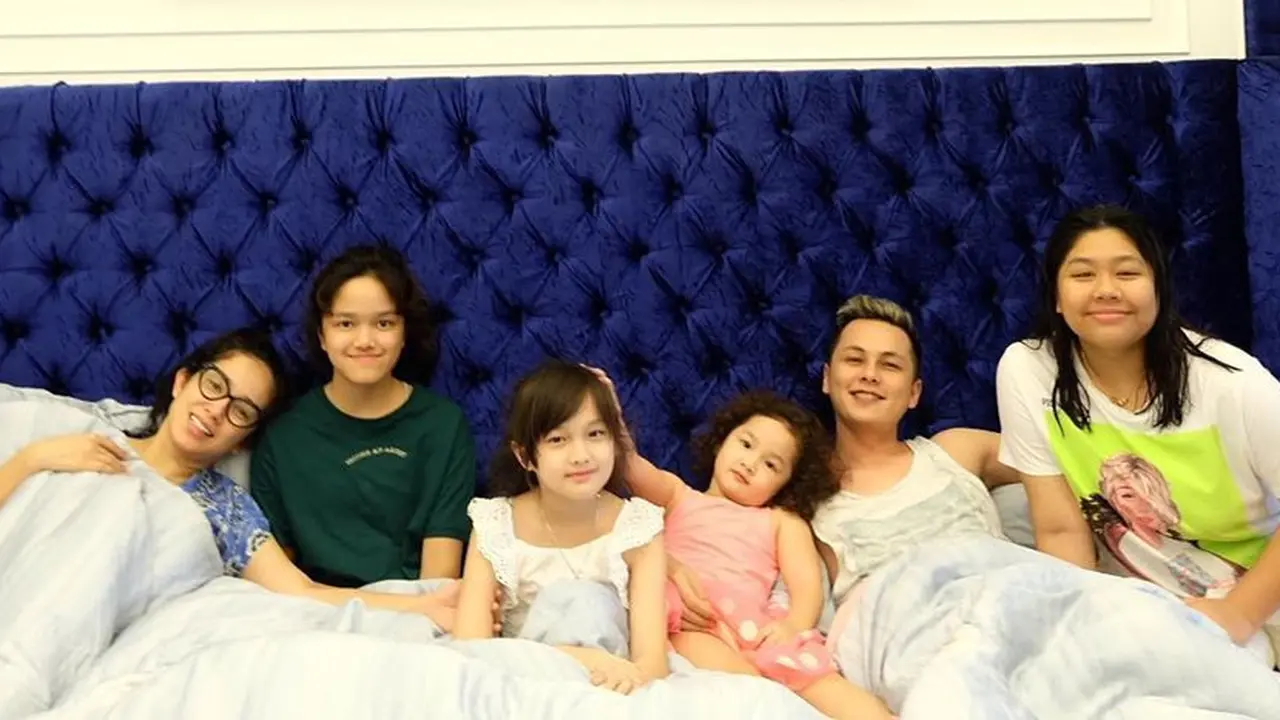 [Fimela] Ussy Sulistiawaty dan Andhika Pratama