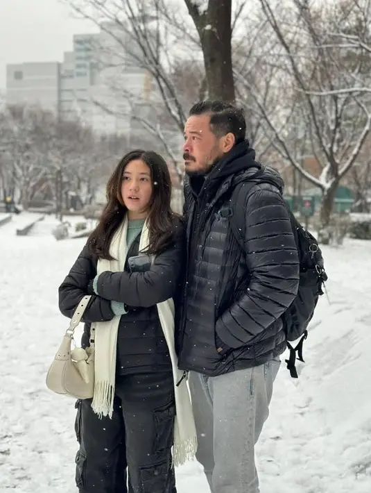 <p>Meski sudah bercerai, namun Nafa dan Zack masih berhubungan baik. Tak ayal kebersamaan mereka pun mendapatkan pujian dari netizen. [Foto: instagram.com/nafaurbach/mikhaela.lee]</p>