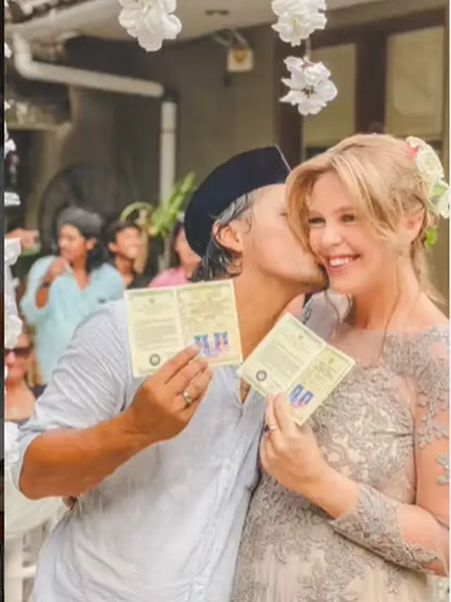 6 Momen Pernikahan Mayky Wongkar Eks Suami Ria Irawan, Penampilan Ally Curi Perhatian