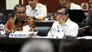 Menkum HAM Yasonna Laoly mengikuti (kanan) Rapat Kerja dengan Badan Legislasi DPR di Senayan, Jakarta, Rabu (4/12/201). Rapat membahas sejumlah rancangan undang-undang (RUU) yang menjadi program legislasi nasional (prolegnas) 2019-2024 maupun RUU prolegnas prioritas 2020. (Liputan6.com/Johan Tallo)
