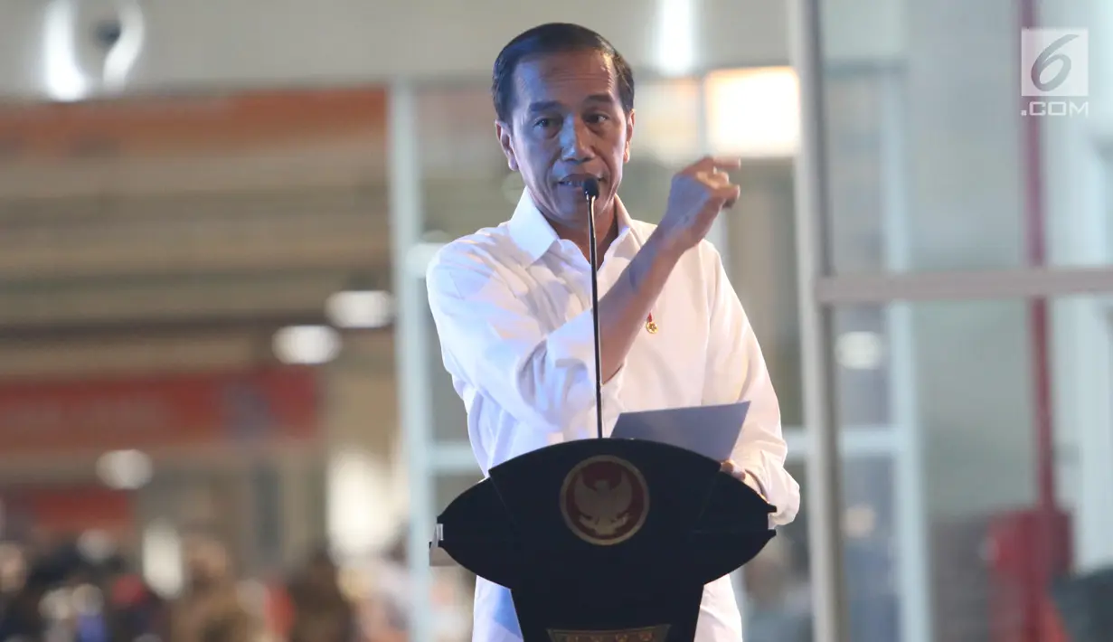 Presiden Joko Widodo memberi sambutan saat meresmikan Pasar Ikan Modern (PIM) Muara Baru di Jakarta Utara, Rabu (13/3). PIM Muara Baru yang menelan anggaran Rp150,68 miliar mengusung konsep pasar ikan yang higienis dan modern. (Liputan6.com/Angga Yuniar)