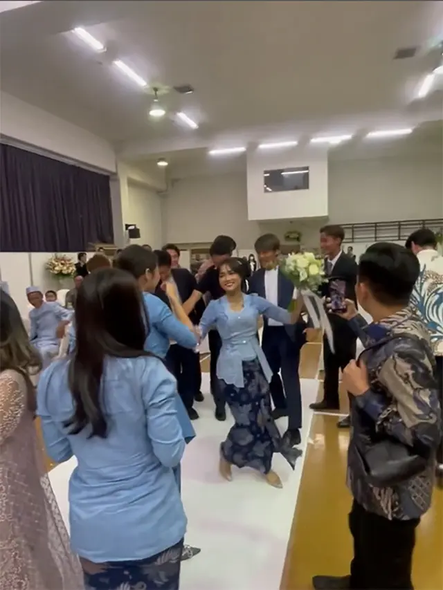 Fuji An di pernikahan Arhan dan Azizah