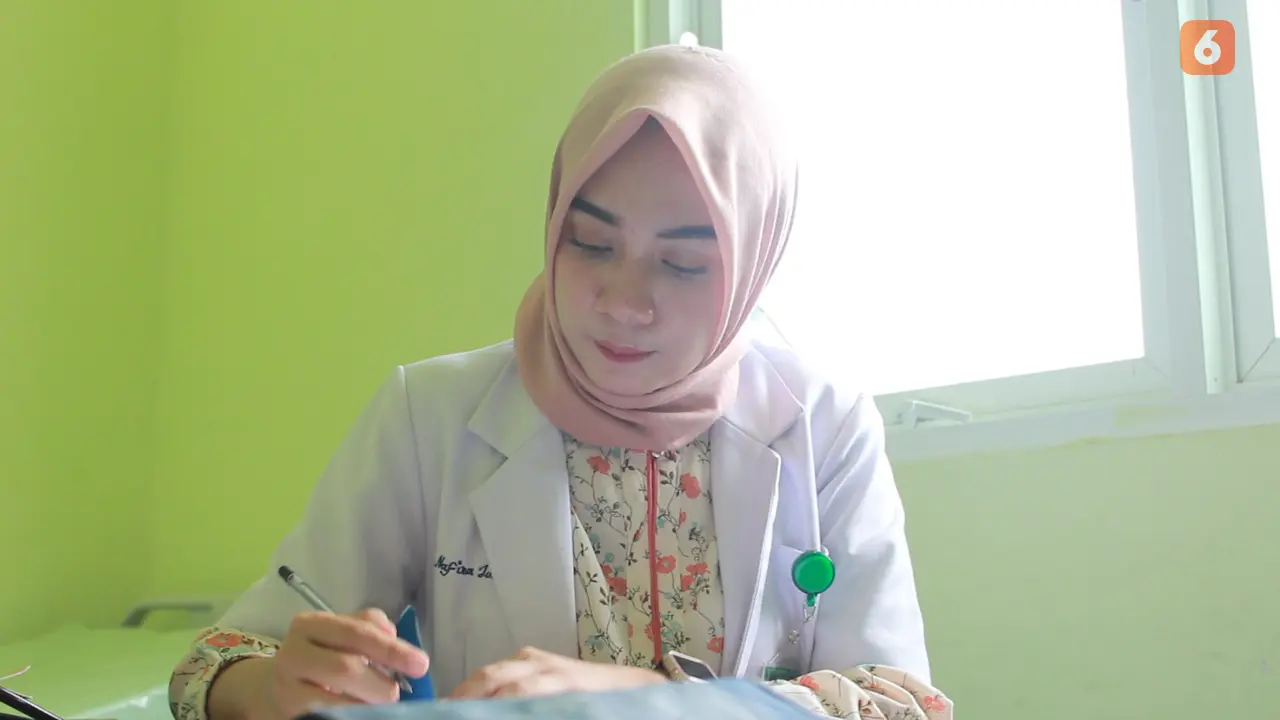 dr Nafira Junaedi