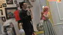 Selama syuting video klip di kawasan Jalan Gatot Subroto, Jakarta, Rabu (23/4/14), tampak senyum Fatin dan Mikha selalu mengembang. (Liputan6.com/Panji Diksana)