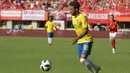 Bintang Brasil, Neymar, menggiring bola saat melawan Austria pada laga persahabatan di Stadion Ernst Happel, Wina, Minggu (10/6/2018). Austria kalah 0-3 dari Brasil. (Bola.com/Reza Khomaini)