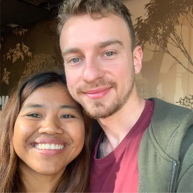 Sempat Viral dengan Makan Sabun, Ini 6 Potret Helen Junet dengan Pacar Bulenya