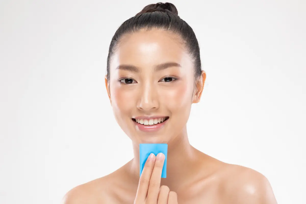 Tips Buat Kamu yang Punya Kulit Berminyak Agar Makeup Lebih Tahan Lama