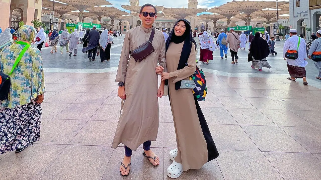 Ayu Dewi dan Regi Datau