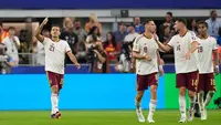 Pemain Spanyol Mikel Oyarzabal (kiri) merayakan gol dalam laga semifinal Piala Dunia 2026 antara Prancis vs Spanyol di Arlington, Texas, dekat Dallas, Selasa, 14 Juli 2026. (AP Photo/Ashley Landis)