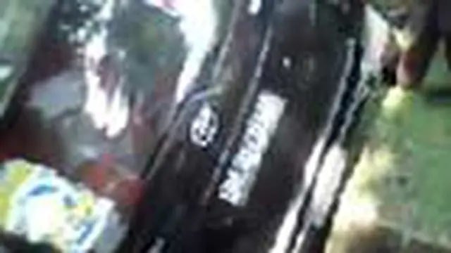 Toyota Avanza Masuk Ke Parit