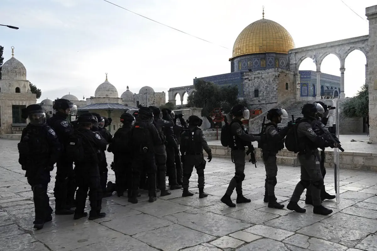 FOTO: Pemuda Palestina dan Polisi Israel Kembali Bentrok di Kompleks Masjid Al Aqsa