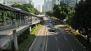 Suasana jalanan di Jakarta tampak sepi, Rabu (09/12). Saat Pilkada, jalan-jalan protokol Ibu Kota yang biasanya selalu padat kendaraan kini lenggang dan bebas dari kemacetan. (Liputan6.com/Gempur M Surya)