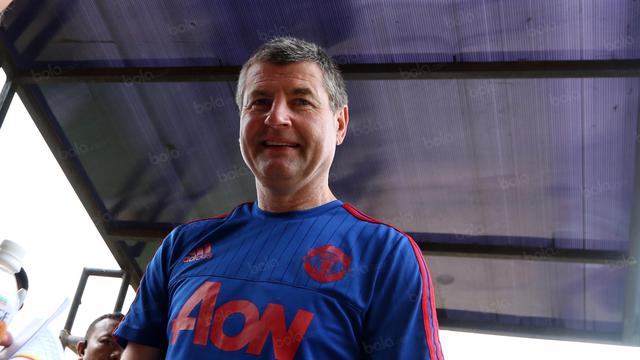 You C 1000, Denis Irwin, Manchester United Way