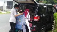 Driver Ojol di Banyuwangi Bantu Persalinan Penumpangnya di Mobil