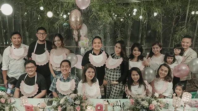 Kebahagian Baby Shower Momo. (dok. dok. @therealmomogeisha/https://www.instagram.com/p/Btf3LJRngZw/Indahpermata