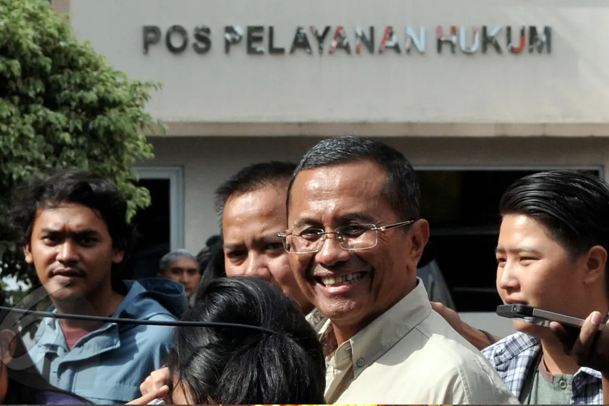 Senyum Dahlan Iskan Seusai Diperiksa Kasus Korupsi