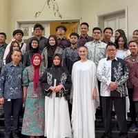 Agnez Mo saat Buka Puasa Bersama Kedutaan Besar Indonesia di Dubai. [@agnezmo]