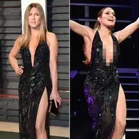 Jennifer Ansiton dan JLo mengenakan gaun serupa. (Foto: People)