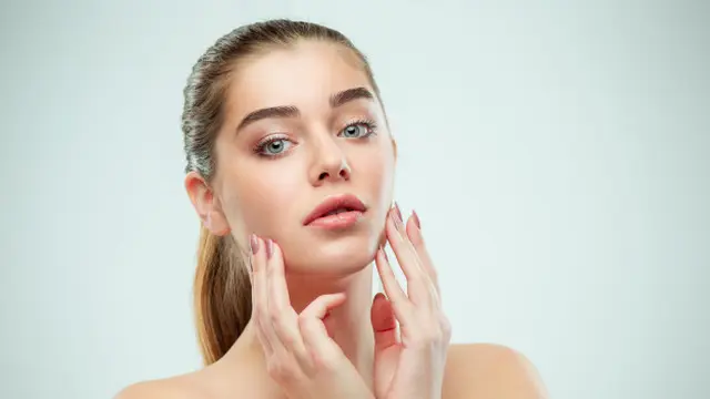 Buat Wajah Glowing, 4 Manfaat Es Batu untuk Kecantikan